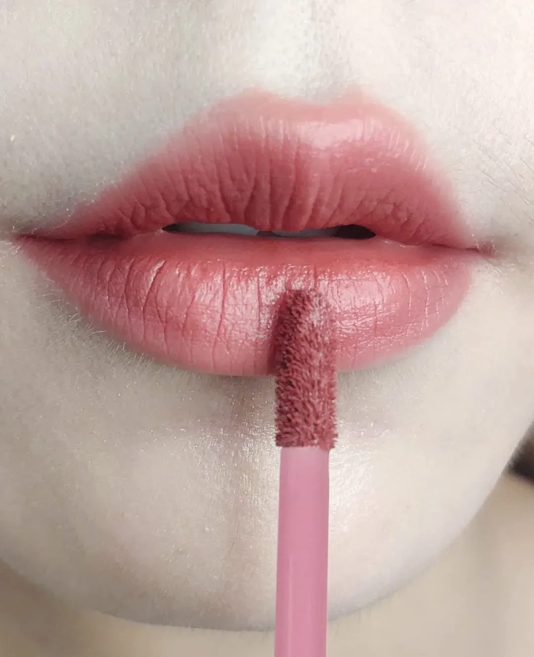 100 Pcs Lip Brushes, Disposable Lipstick Brush, Lip Gloss Concealer Applicators, Lipgloss Wands for Makeup (Pink)