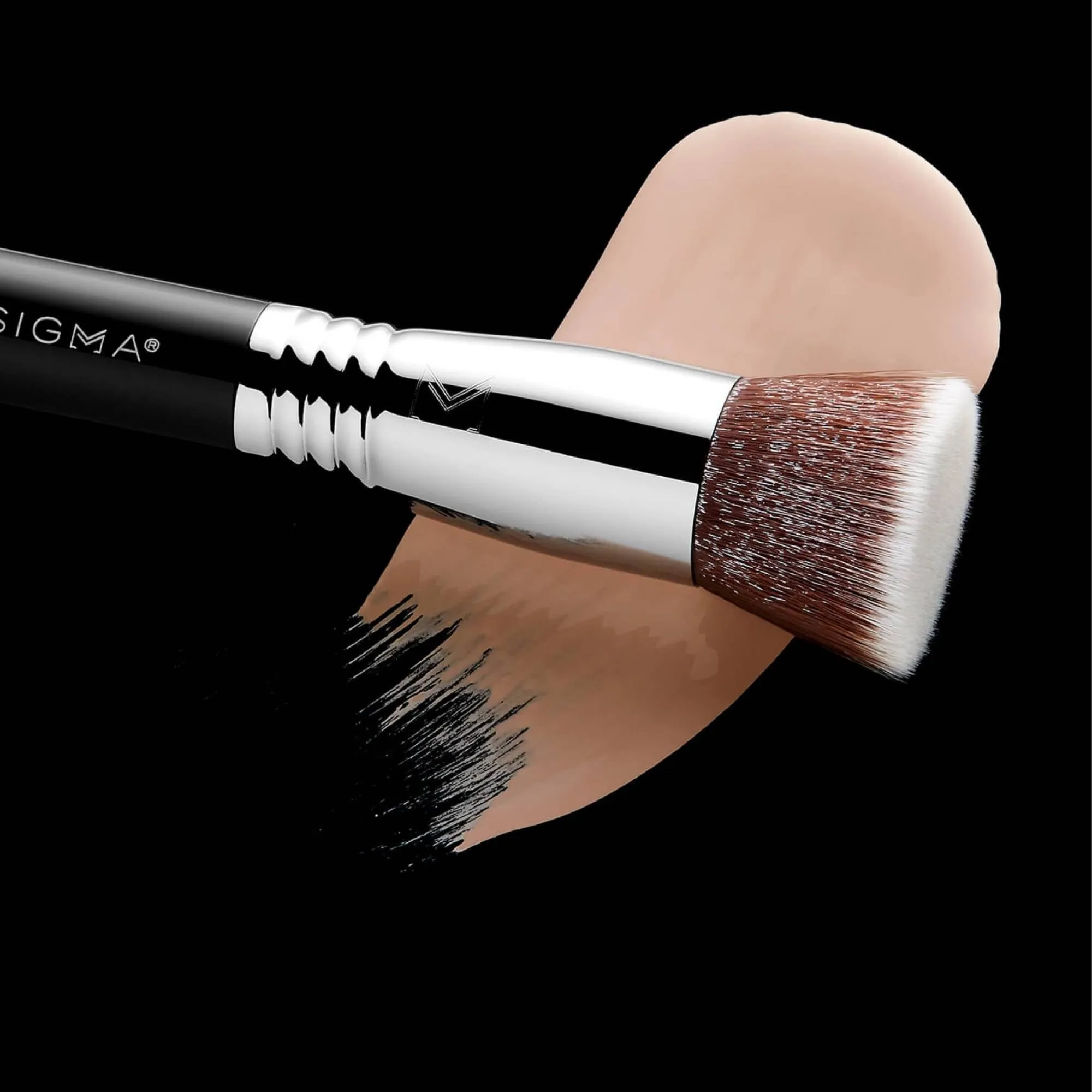 SIGMA F80 Flat Kabuki Brush - Black/Chrome